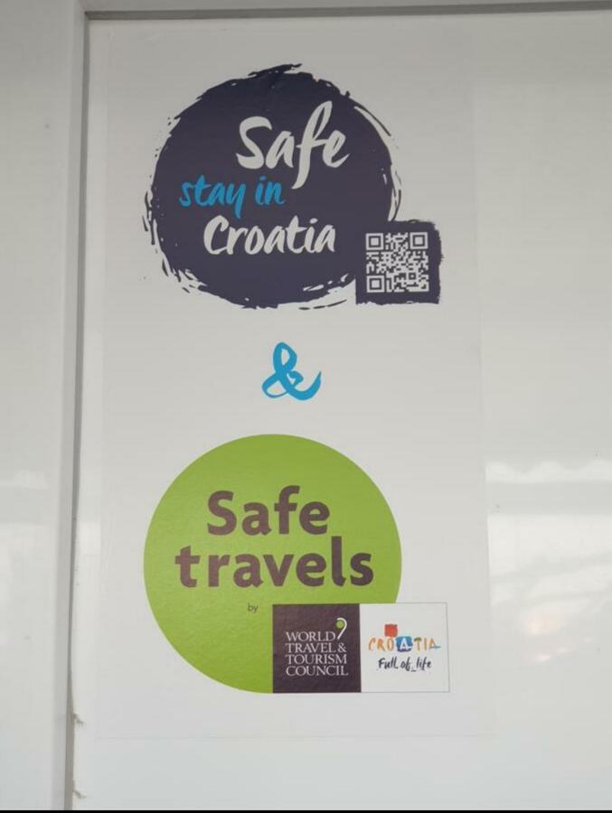 Studio Apartment City With Free Parking Pula Extérieur photo