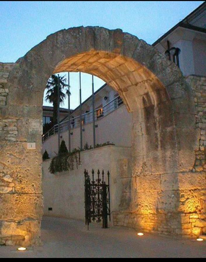 Studio Apartment City With Free Parking Pula Extérieur photo
