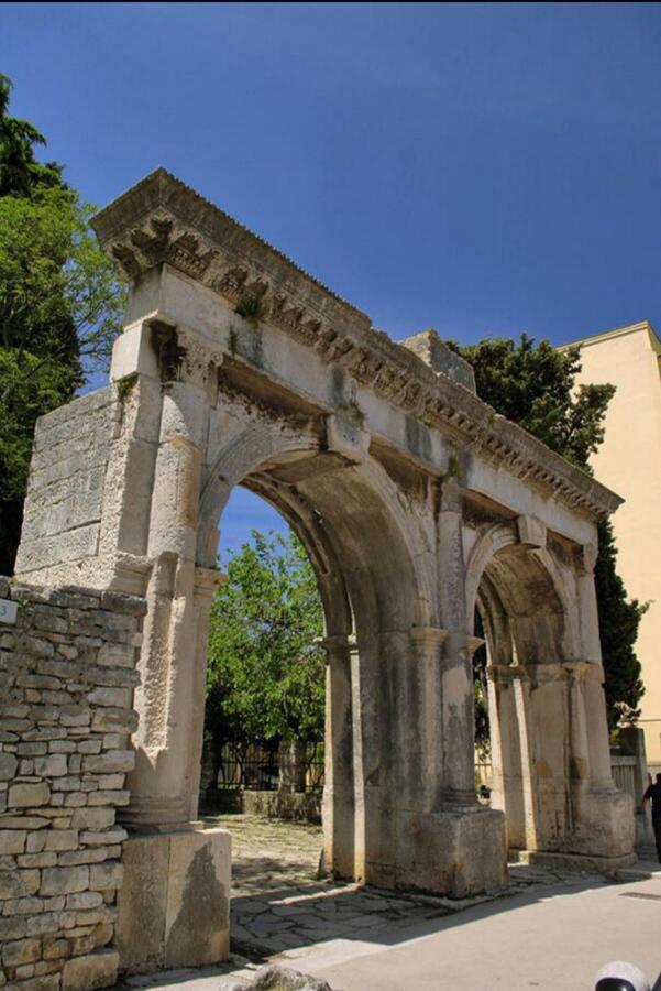 Studio Apartment City With Free Parking Pula Extérieur photo