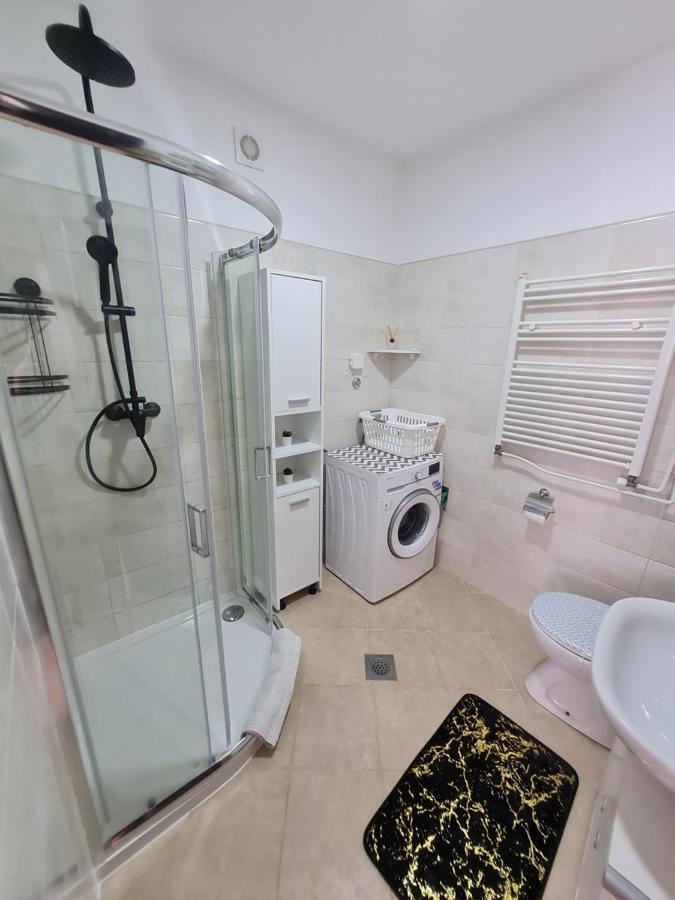 Studio Apartment City With Free Parking Pula Extérieur photo