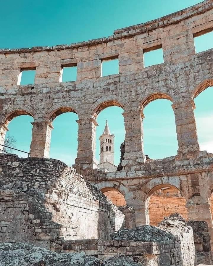 Studio Apartment City With Free Parking Pula Extérieur photo