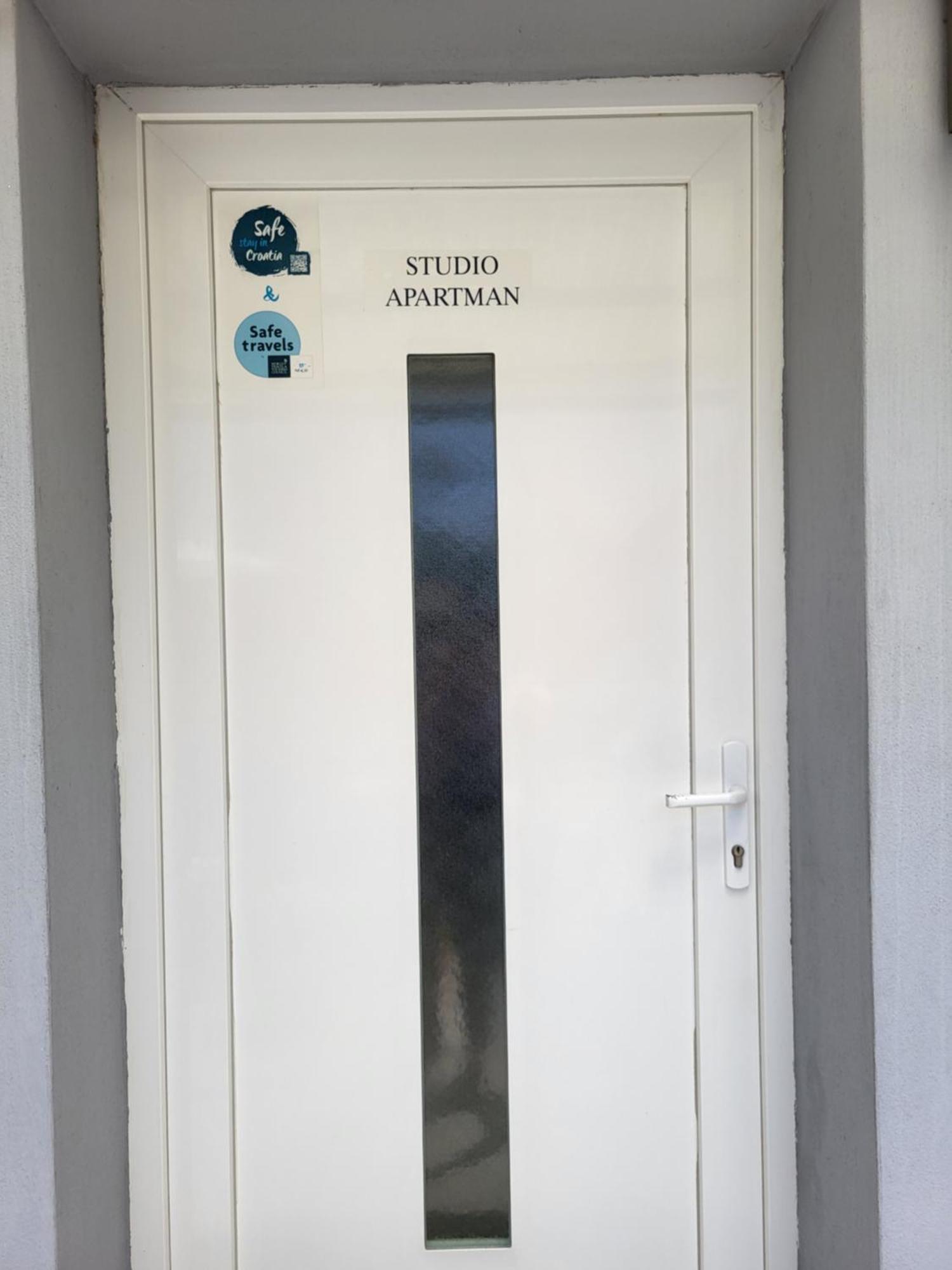Studio Apartment City With Free Parking Pula Extérieur photo
