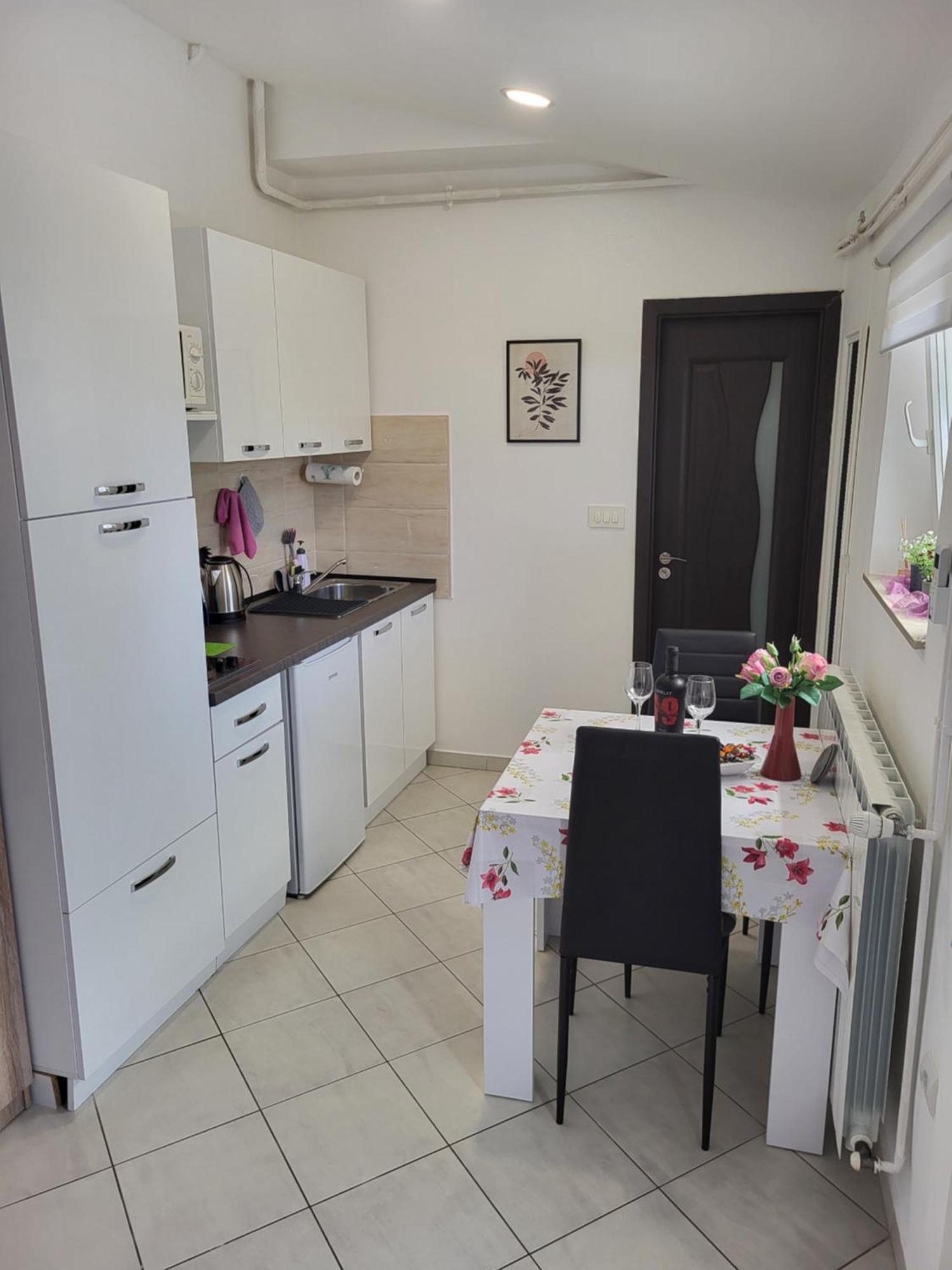 Studio Apartment City With Free Parking Pula Extérieur photo